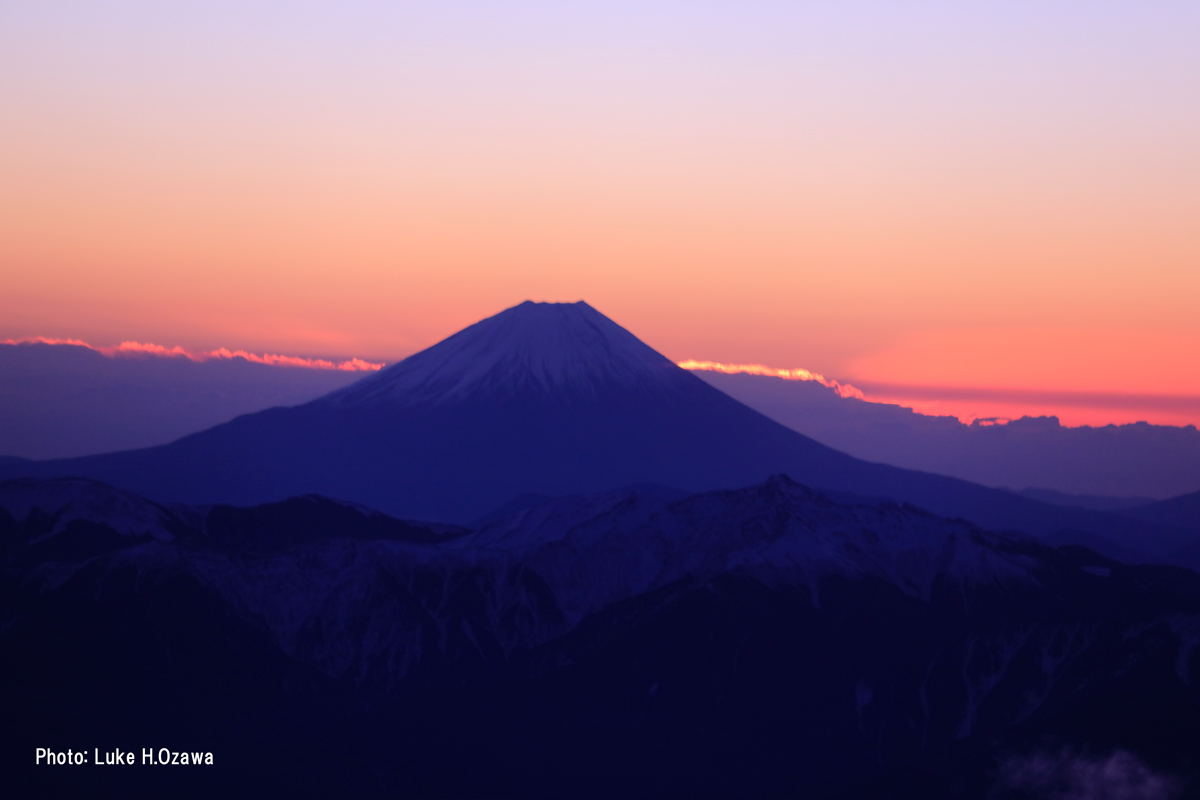 ご来光直前の富士山