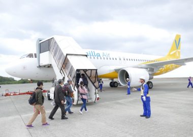 奄美大島発関西行きJW874便の初便の機体は真新しい12号機(JA12VA)