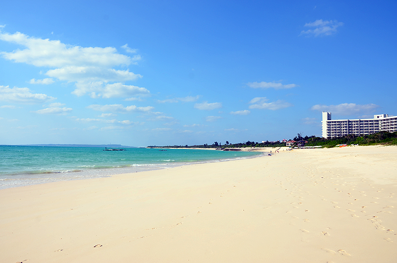 宮古島は空港から様々なビーチへ簡単にアクセスすることができる