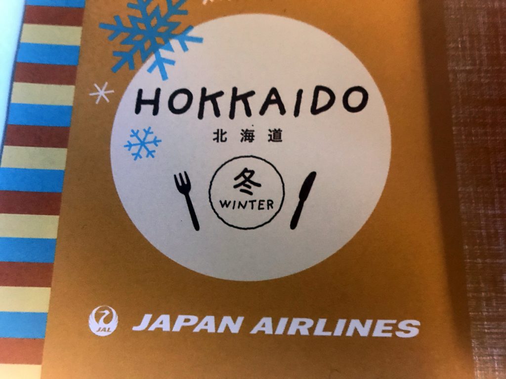 トレーの上のシートには「HOKKAIDO　北海道」のロゴが描かれている