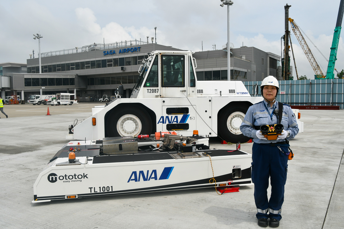 Ana 佐賀空港で国内初となる航空機の牽引にリモコン式遠隔操作を導入 そのメリットは ひこ旅